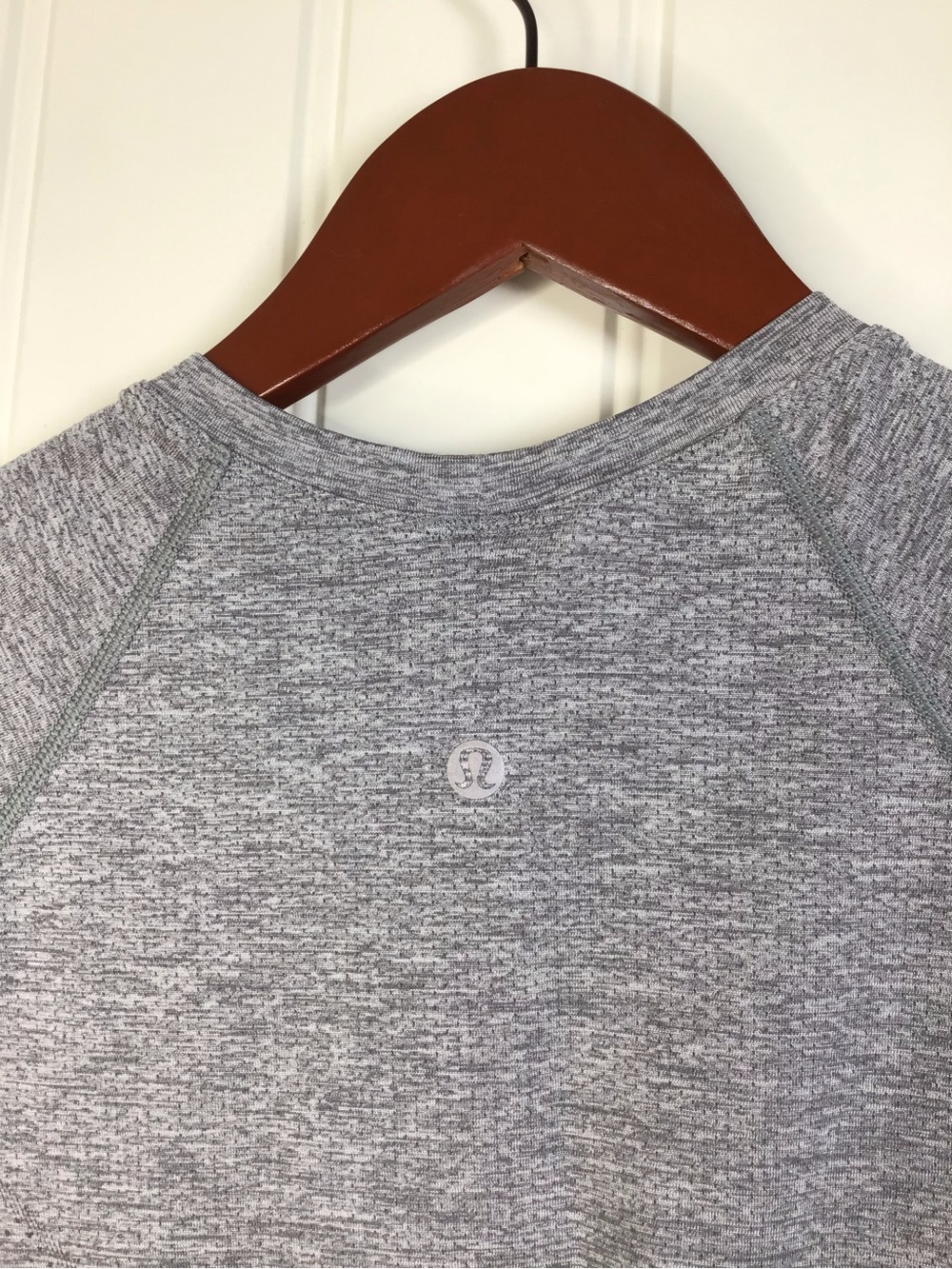 Lululemon Swiftly Tech Cropped Short Sleeve Top in Grey Size 8. - Picture 4 of 5